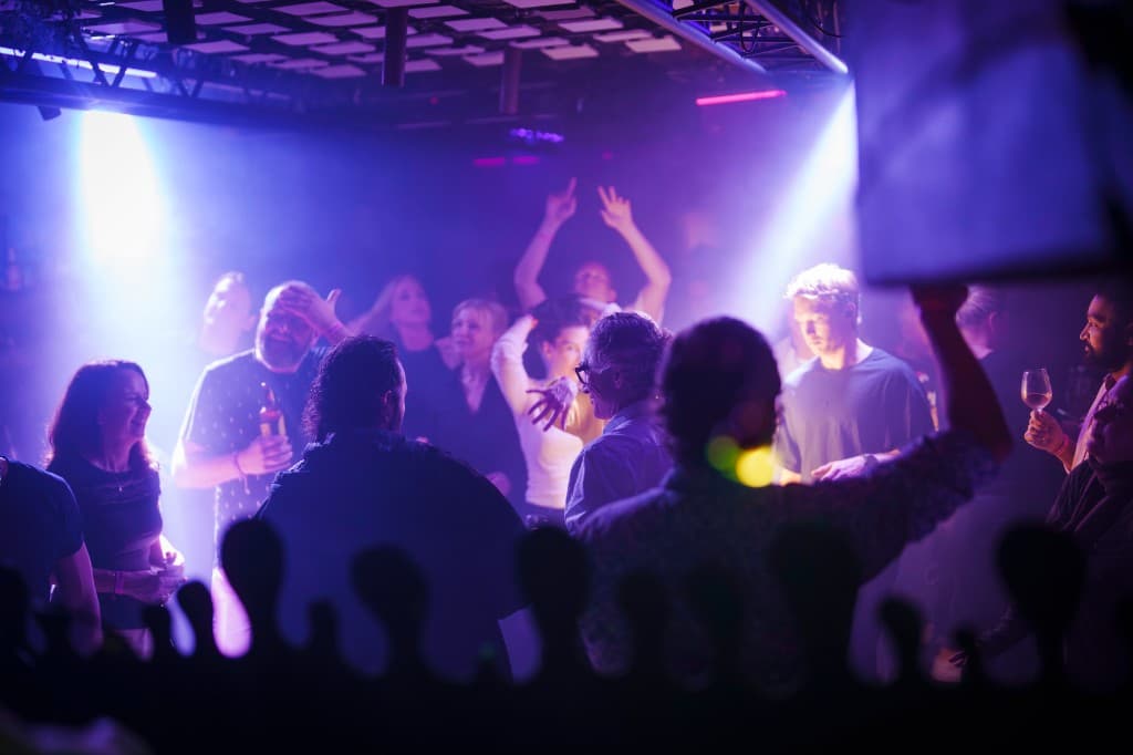 Publikum på dansegulvet på Smelteverket